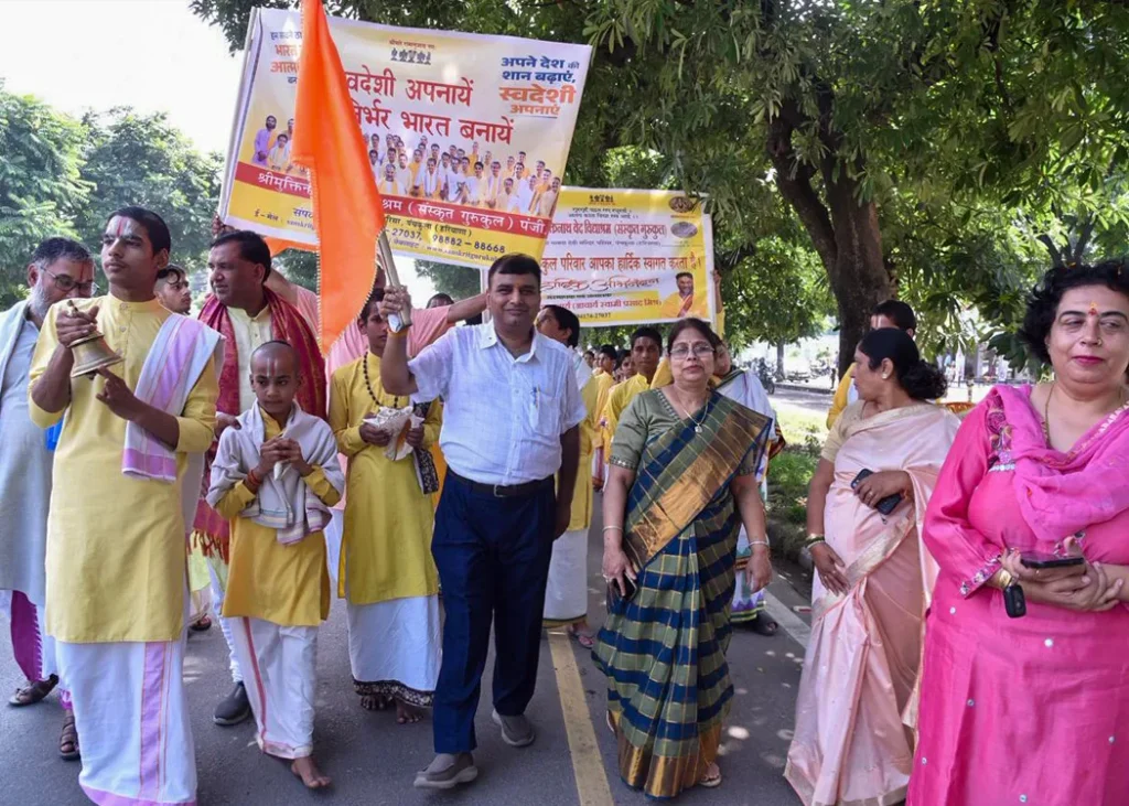 Panchkula: To promote self-reliance and national unity, the Purushottam Das Roongta Charitable Trust, Government College for Women, Sector 14, and Muktinath Ved Vidyashram (Sanskrit Gurukul) jointly organized a grand ‘Swadeshi Awareness Campaign’ in Panchkula. The event featured a motivational walkathon that saw enthusiastic participation from students and local citizens.The march was flagged off by Amitabh Roongta, a renowned social worker and founder of the Trust, along with Anupama Roongta, Babu Mahendra (Dharm Jagran State Head), Suresh Goyal, Surender Singla, Benu Rao, Rajeev, Acharya Swami Prasad Mishra, Dr. Pooja Chauhan, Prof. Ritu Yadav, Dr. Alka Sharma, and Shivani Kaushik.Throughout the journey, the atmosphere echoed with chants of “Bharat Mata Ki Jai” as participants highlighted the importance of adopting Swadeshi products. Students spread awareness about national duty and the significance of self-reliance. Teachers, students, and community members took active part in the initiative.Addressing the gathering, Amitabh Roongta said that adopting Swadeshi is essential to realizing the dream of Atmanirbhar Bharat. He recalled Prime Minister Narendra Modi’s appeal to citizens to prefer Indian-made products and reduce dependence on imports. “This campaign aims to remind people of their responsibility toward the nation,” Roongta said. “Through this march, students conveyed the message of self-reliance and encouraged everyone to support Indian goods.”The 4-kilometer walk began at the Government College for Women, Sector 14, and returned to the same venue. More than 400 people joined the campaign, which also aimed to ignite patriotic feelings and inspire youth to contribute to the nation’s progress.Roongta emphasized that the initiative is a meaningful step to strengthen Indian culture, Swadeshi ideology, and national service among the youth.The Purushottam Das Roongta Charitable Trust, which organized the event, is devoted to social service, education, cow protection, food aid, and welfare of the underprivileged. The Trust regularly conducts weekly food distribution programs, free medical camps, scholarship drives, and women empowerment projects. It continues to inspire communities through its commitment to self-reliance, cultural values, and social awareness.